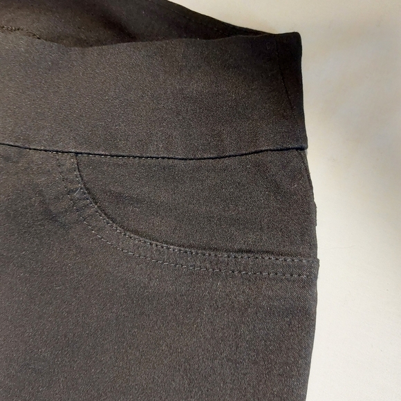 Westbound Woman Pull-On Distressed Black Pants 16W Short EUC - Picture 10 of 14